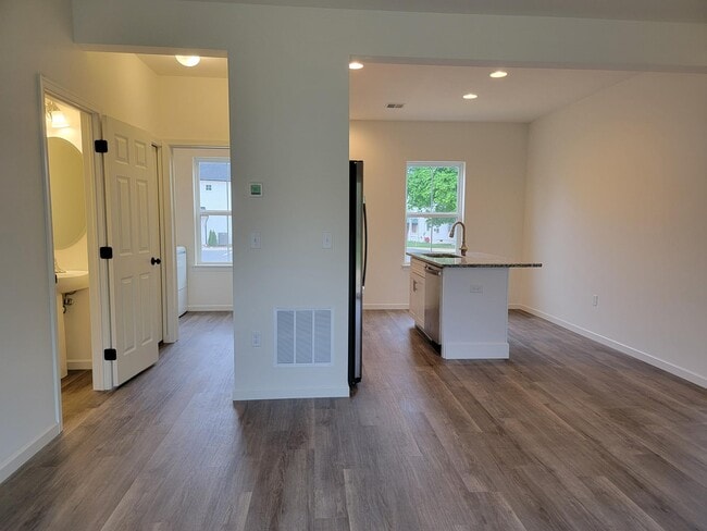 Photo - 2058 Main St Unidad #3