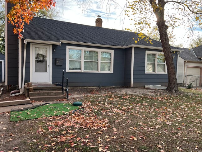 Charming 3 bed, 2 bath with 1 car garage!! - Charming 3 bed, 2 bath with 1 car garage!! House