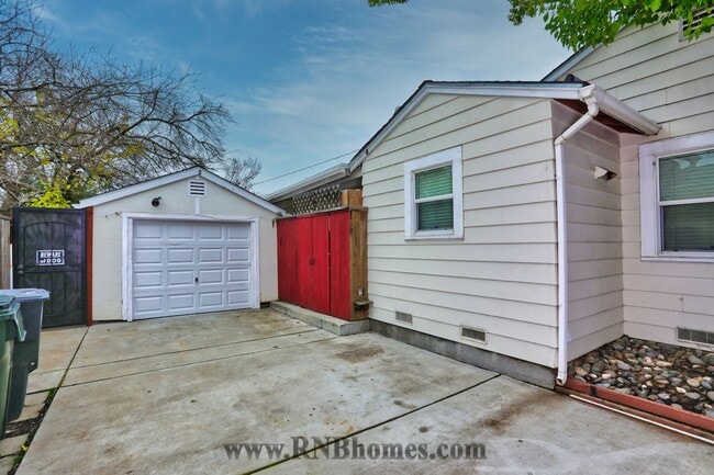 Photo - 3141 63rd St