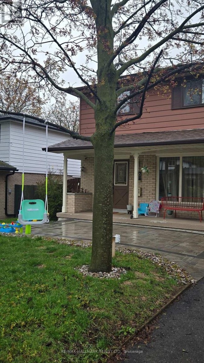 Photo - 106 Springdale Crescent