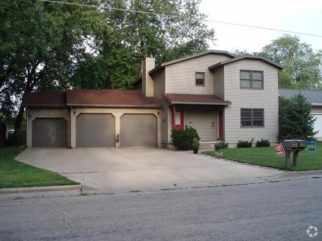 Building Photo - 107 S Garrett Ave Rental