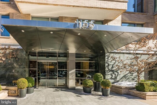 Building Photo - 1155 23rd St NW Unit 6C