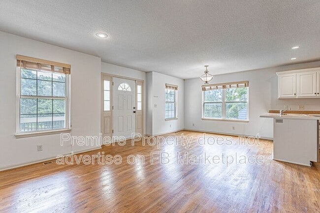 Photo - 9652 McGee St