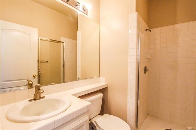 Photo - 655 Roscoe St