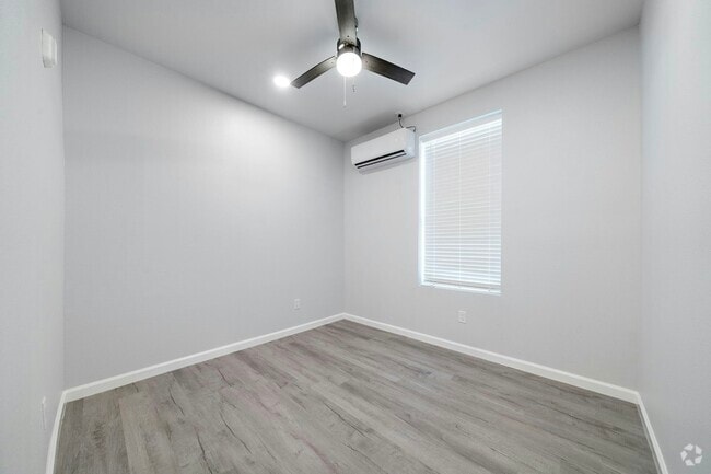 Building Photo - 920 Avenue L Unit D Rental