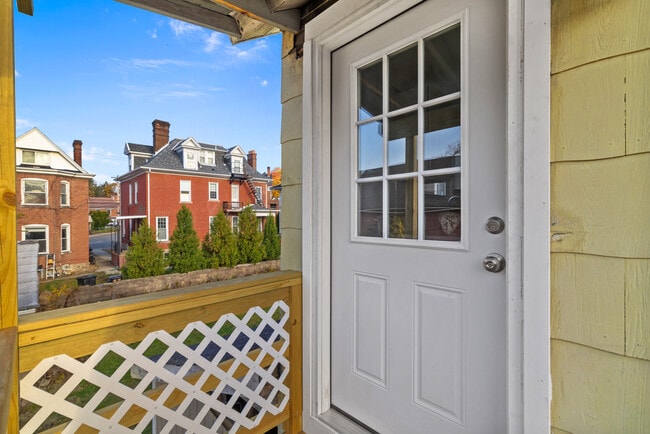 Photo - 607 Murray St