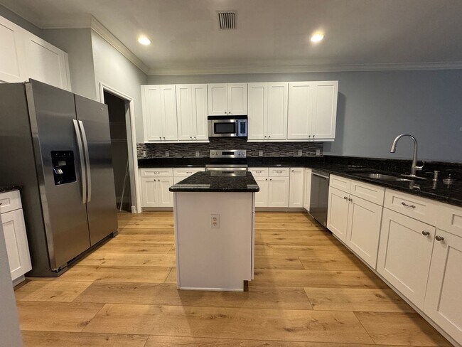 Photo - Fully Renovated Large 3 Bed 2.5 Bath 2 Car Garage Townhouse in Perfect Location