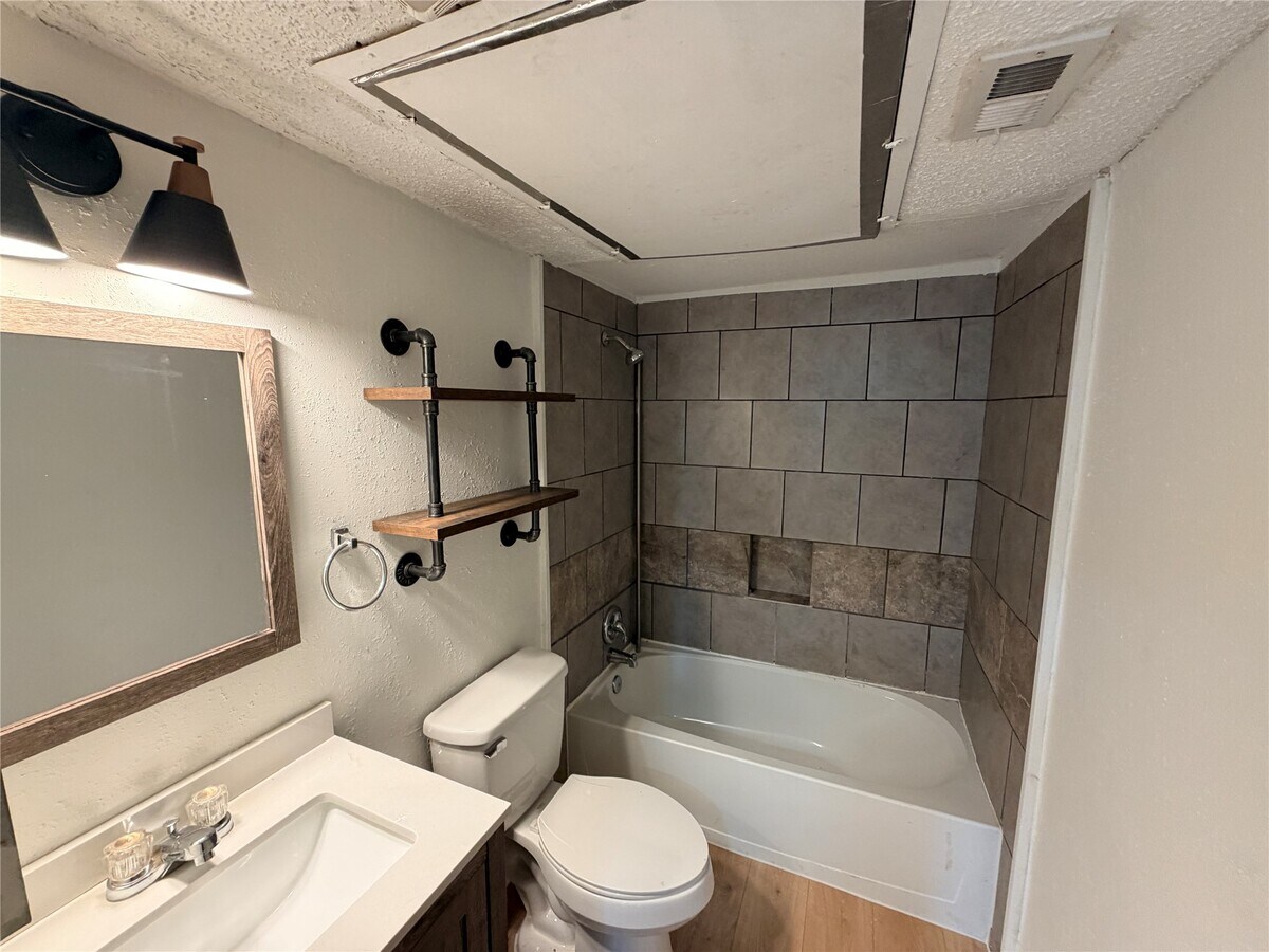 Photo - 10855 Meadowglen Ln Unidad 622