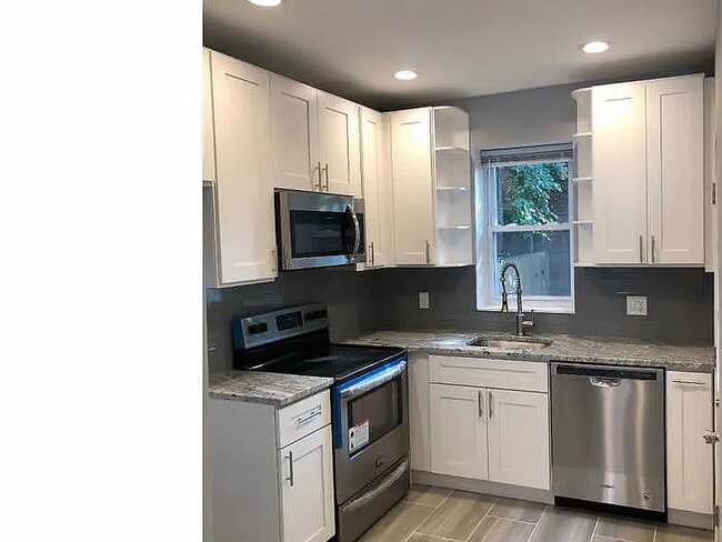 Photo - 5360 Morris St