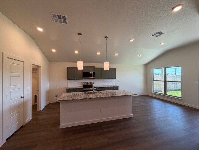 Beautiful New Build Home in Frenship ISD!