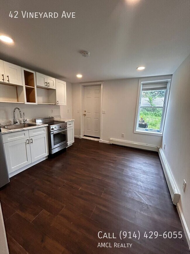 Photo - 42 Vineyard Ave