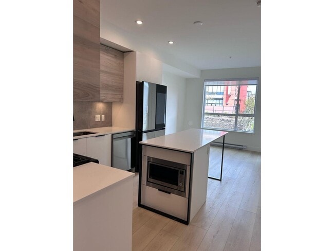 Photo - 30490 Cardinal Ave Unité 205