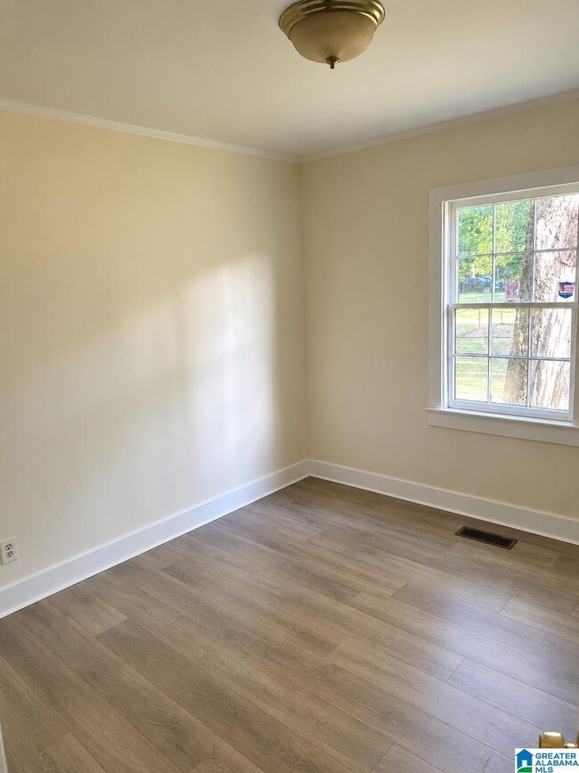 1105 Pineview Rd