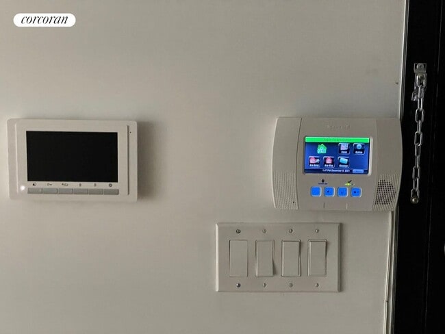 Photo - 2060 Pacific St