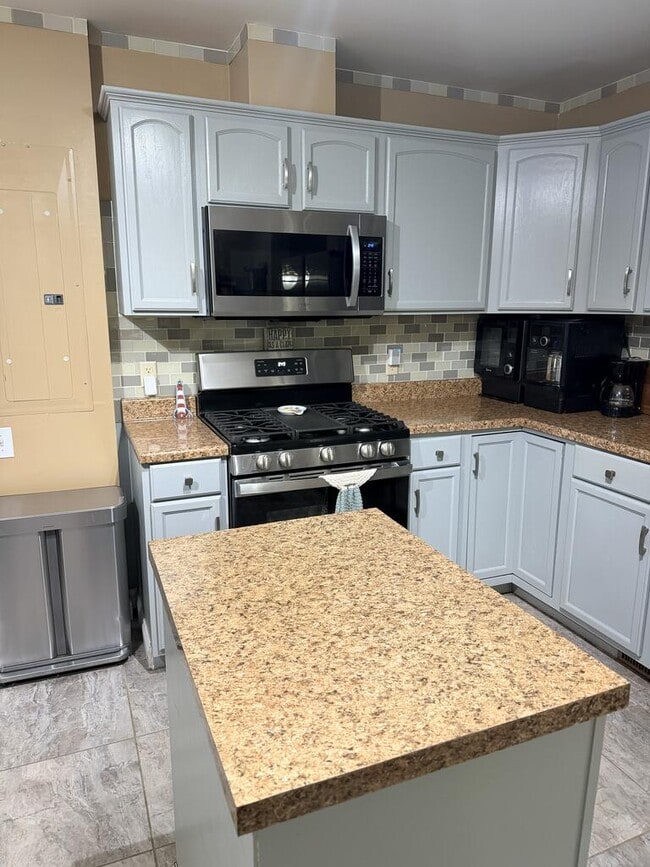 32300 Azalea Ln
