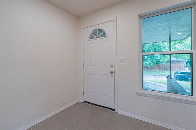 Photo - 1512 Bedford Ln