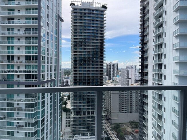 Photo - 1060 Brickell Ave Unidad 2413