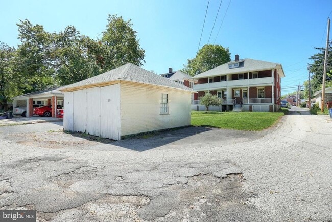 Photo - 319 N Stratton St