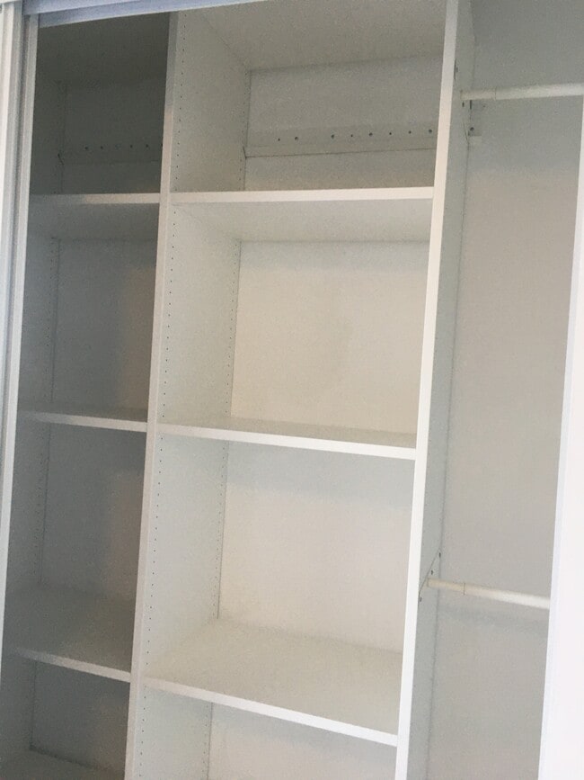 Building Photo - 2154 W 60th St Unit #12213