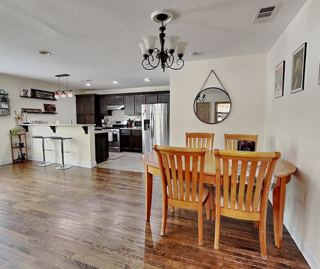 Photo - Cook, Entertain, Relax—Welcome Home to Westcliff!
