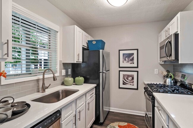Building Photo - Glen Lake Rental