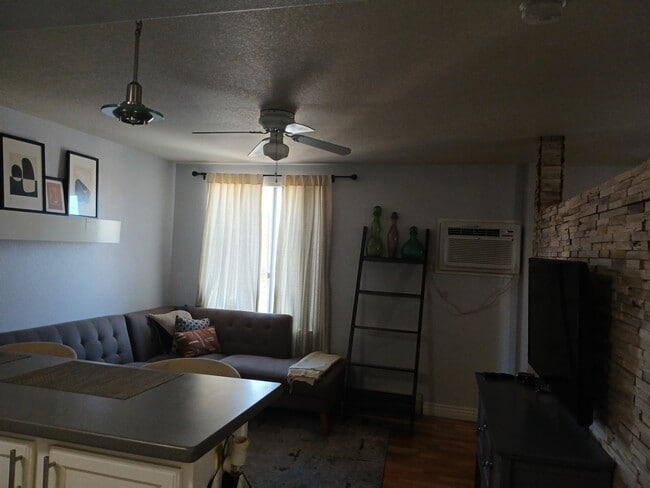 Photo - 1833 N Williams St Unit Apt 303