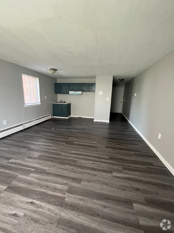 Building Photo - 89 S Whitney St Rental