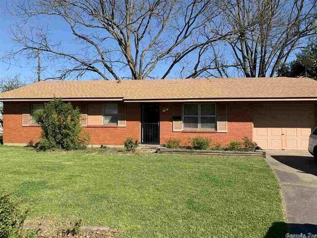 Building Photo - 2410 Martha Cir