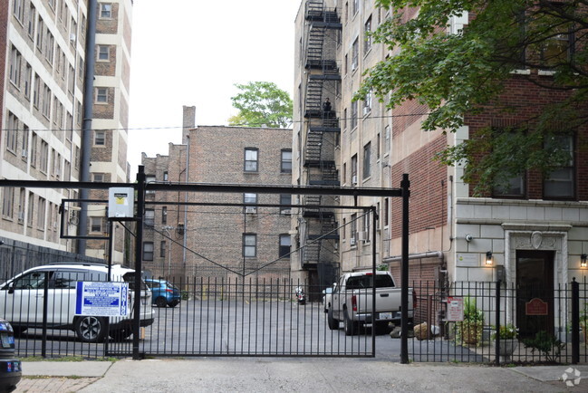 Building Photo - 5135 S Kenwood Ave Unit 606 Rental