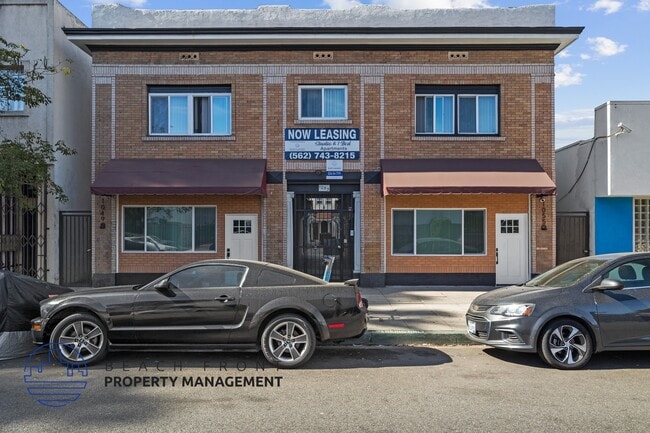 1049-1053 Pine Ave.