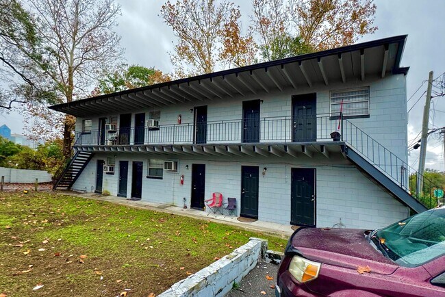 Building Photo - EAVERSON Unit 745-3 Rental