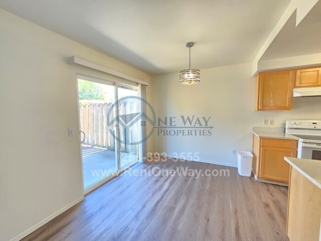 Photo - 610 11th Ave