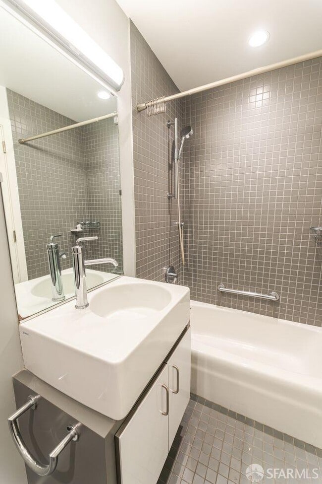 Photo - 325 Clipper St