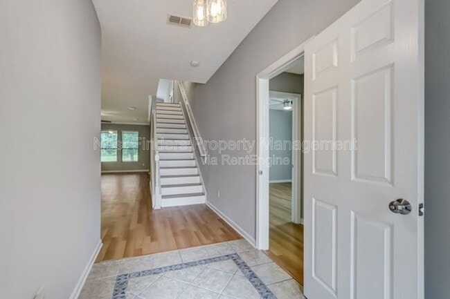 Photo - 412 Chattan Way