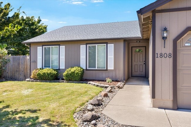 Photo - 1808 Sarah Way