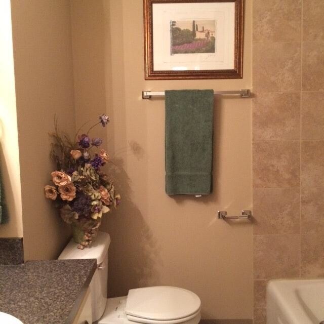 Hall Bathroom - 819 S Main St Unit 3