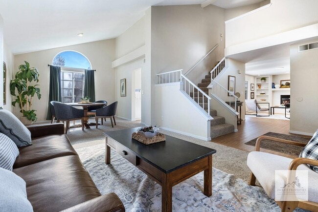 Photo - 805 E Buckhill Rd