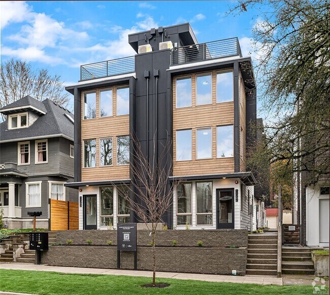 Building Photo - 1120 B 16th Ave Unit Modern Homes