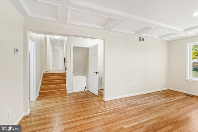 Photo - 1203 Brantford Ave