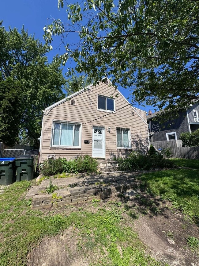 Building Photo - 2876 Hudson Dr Unit A