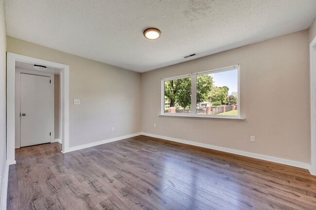 Photo - Fresh and Clean - 1 Bed 1 Bath Apartment - Monte Sano Bungalows