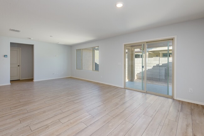 sala de estar - 16238 W La Ventilla Way