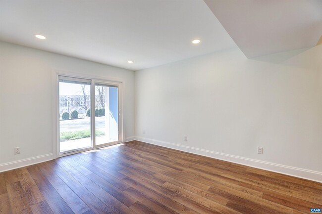 Photo - 1243 Cedars Ct