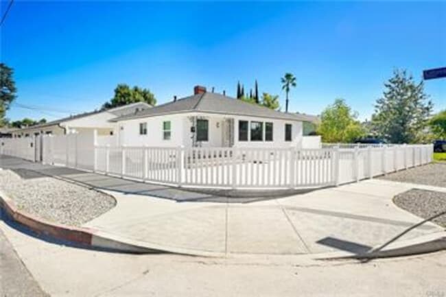 Building Photo - 7454 Gaviota Ave