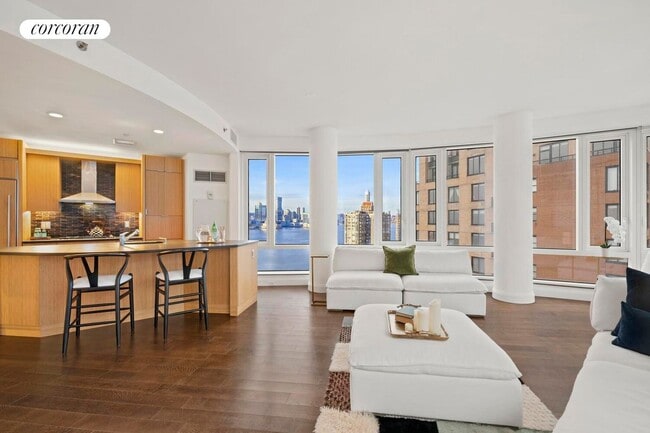 Photo - 70 Little W St