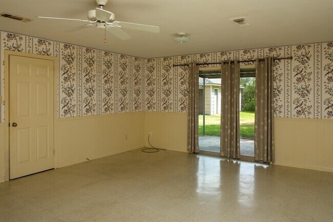 Photo - 9231 Kostelnik St