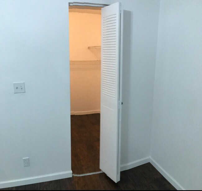 Photo - 700 Village Green Ct Unit 302