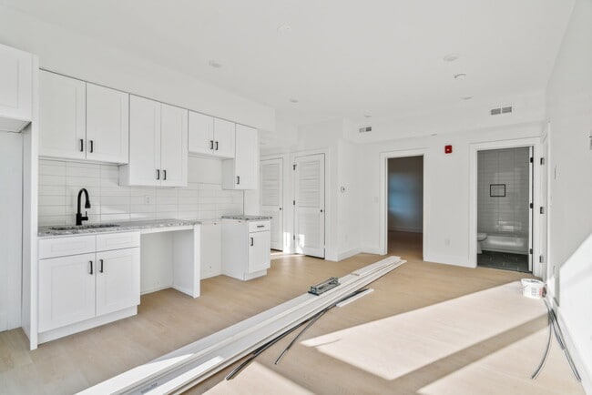 Photo - 2400 W Montgomery Ave