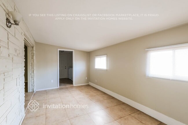 Photo - 823 W 17th Pl