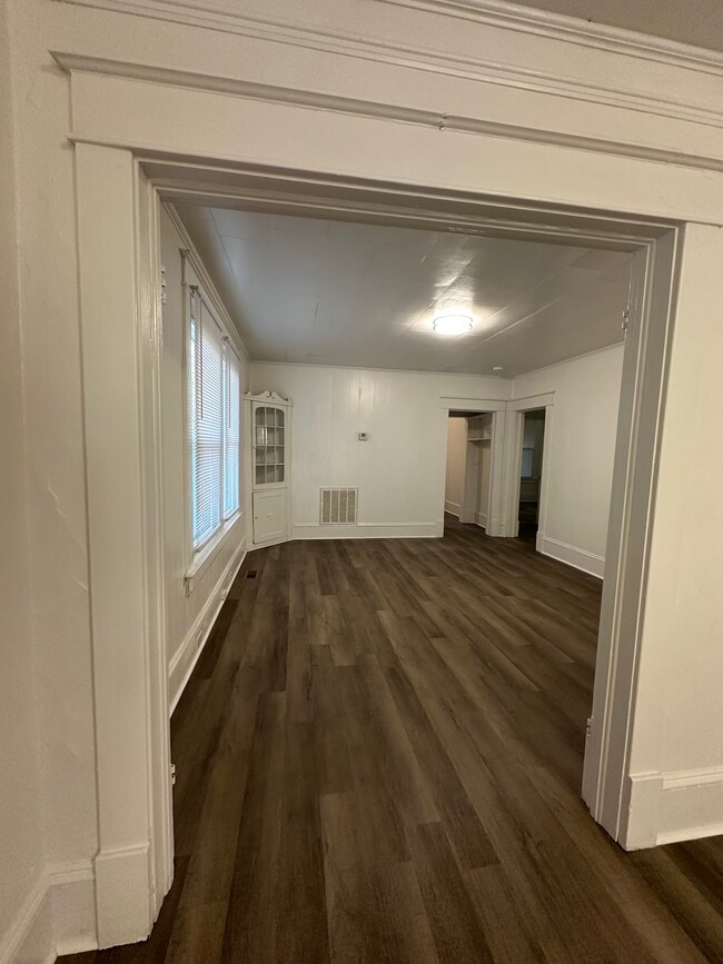 Photo - 617 Pender St